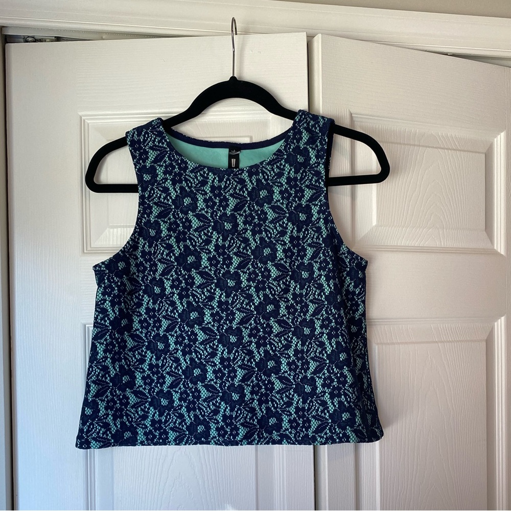 Design Lab Blue Too. Size Small. Slightly Cropped.